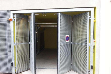 1452680381.05_2.IP1-HMT-V08-(9)-car-lifts.jpg